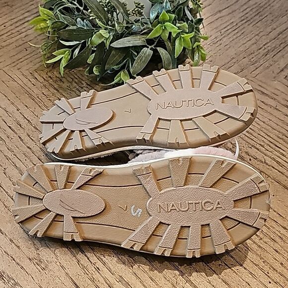 Nautica fuzzy slippers size 7 NWT - Picture 3 of 4